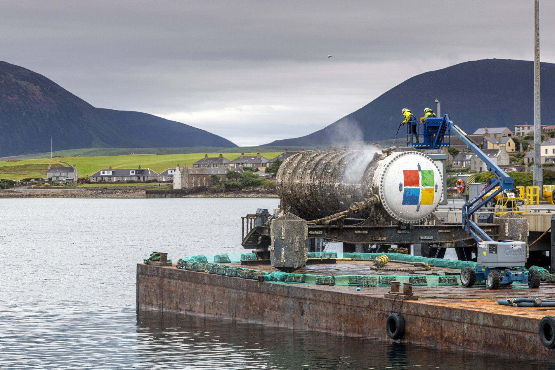 Microsoft finds underwater datacenters are reliable, practical and use  energy sustainably - Source